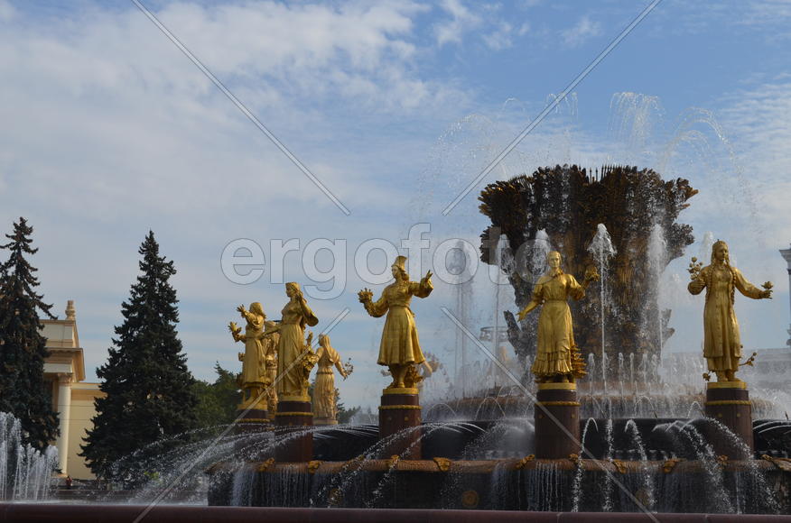 Москва. ВДНХ: фонтан "Дружба народов"