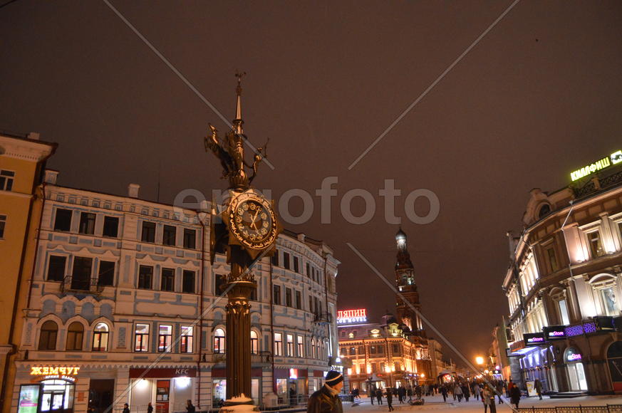 Казань - старинный и современный город освещений ночными огнями. 