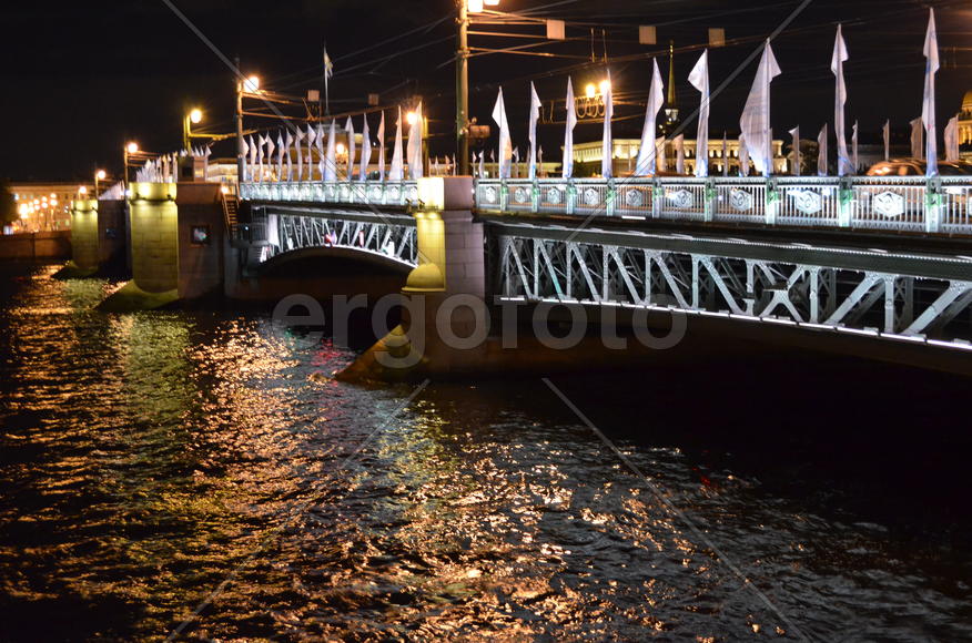 Нева в золотом