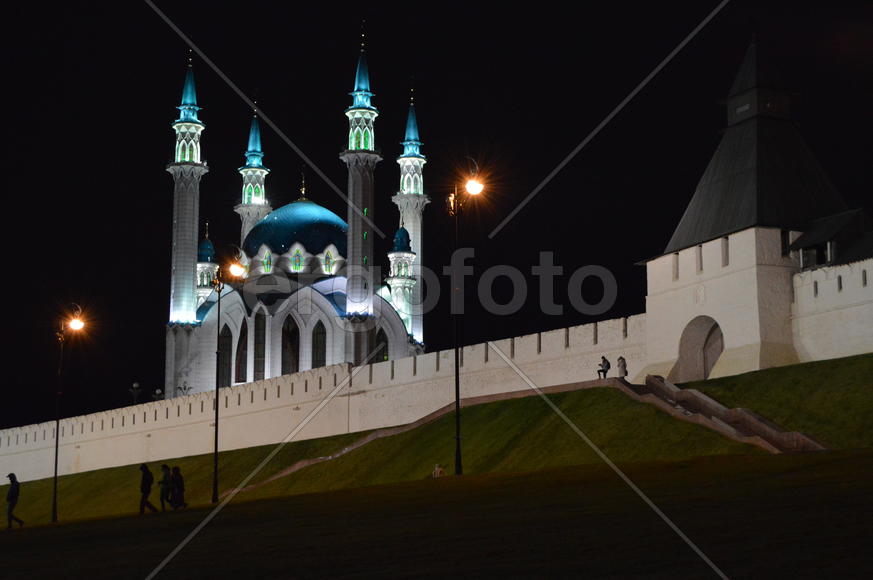 Вечерняя Казань. Казанский Кремль: Мечеть Кул-Шариф и Тайницкая башня