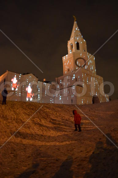 Казань. Кремль. Лазерное шоу на стенах Спасской башни