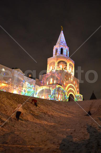 Казань. Кремль. Лазерное шоу на стенах Спасской башни
