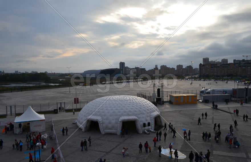 Казань: вид на парк около стадиона "Казань-Арена"