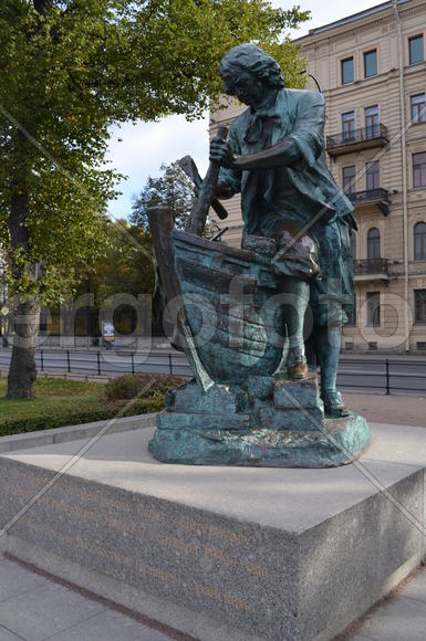 Царь-плотник-памятник