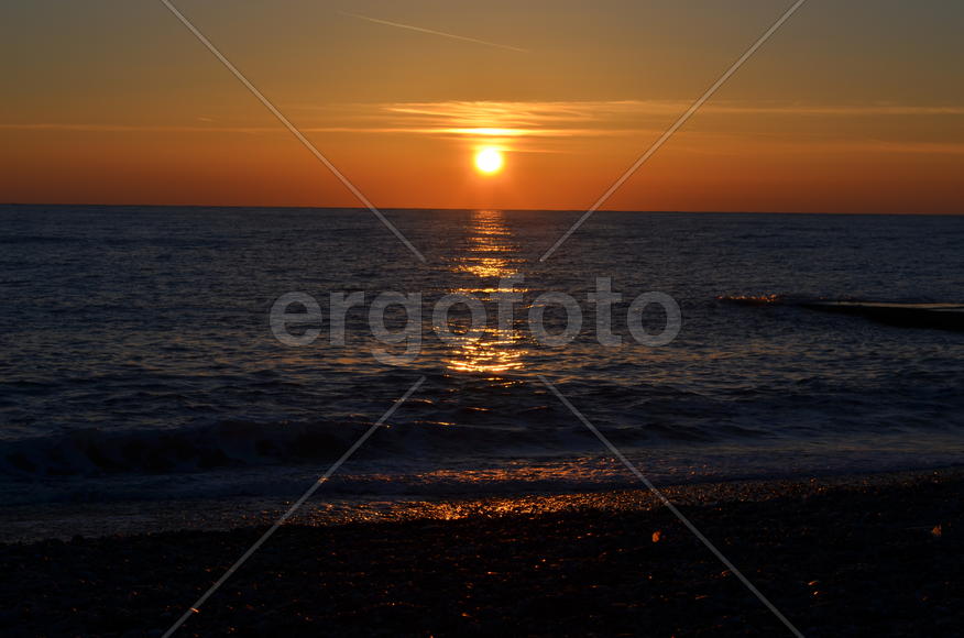 Уходит солнце на покой