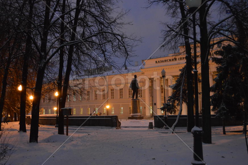 Казань - старинный и современный город освещений ночными огнями. 