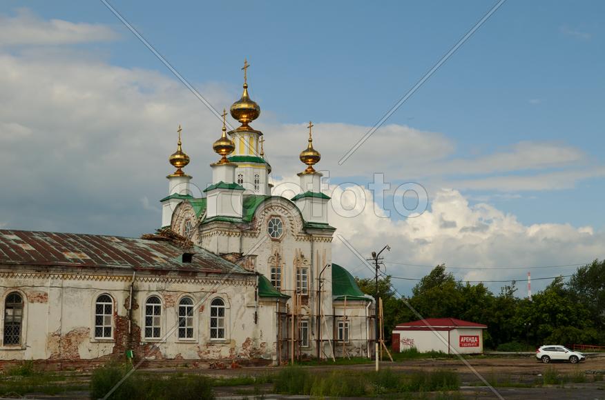 Действующая церковь 