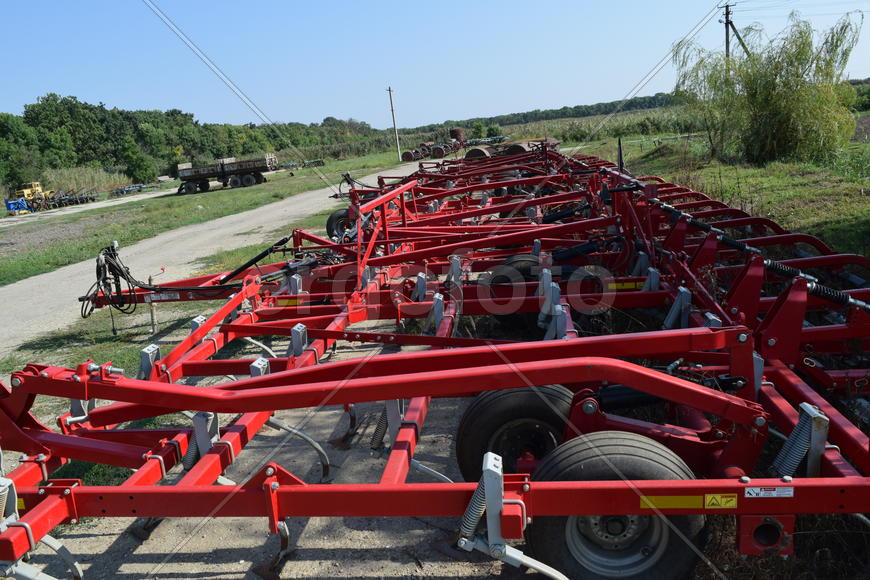 Trailer Hitch for tractors and combines. Trailers for agricultural machinery.