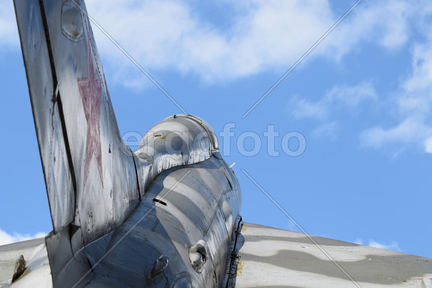 Памятник самолету-истребителью