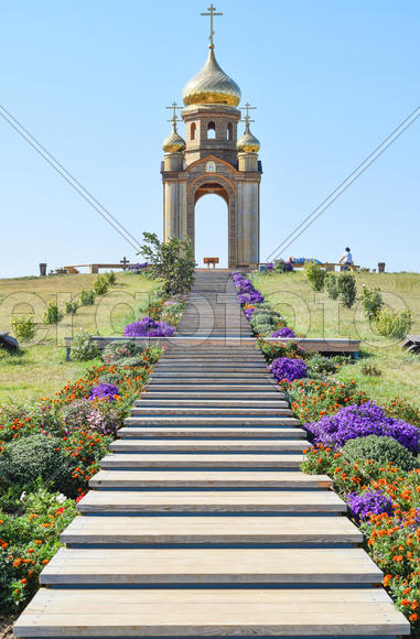 Православная часовня на холме. Скиния в казачьей станице Атамань.