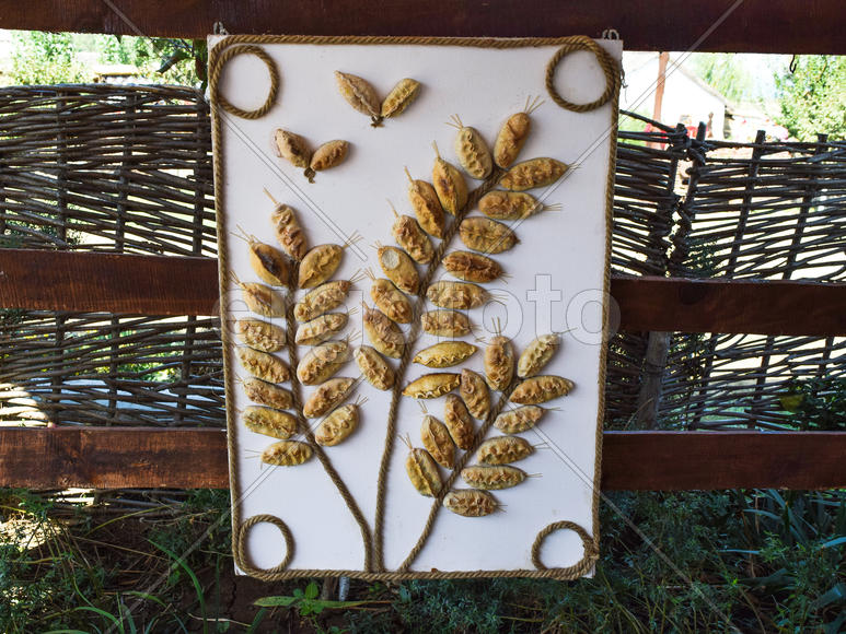 Выпечка из пресного теста. Картина из хлеба 