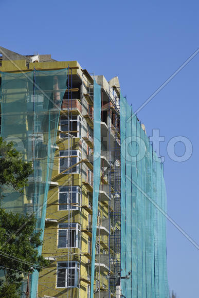 Safety net in the newly built high-rise building.
