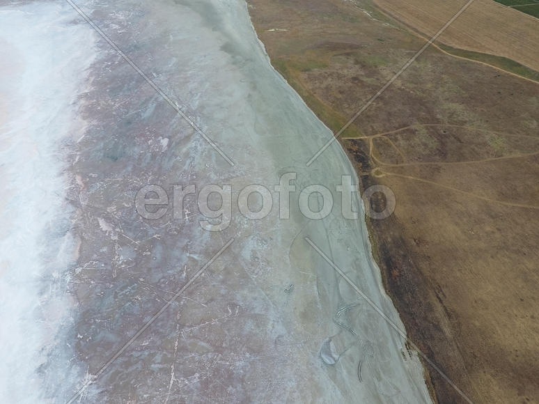 Озеро на Азовском побережье бывшего лимана. Вид сверху