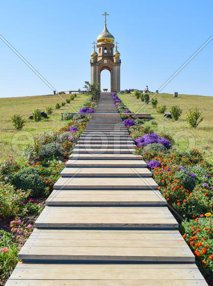 Православная часовня на холме. Скиния в казачьей станице Атамань.