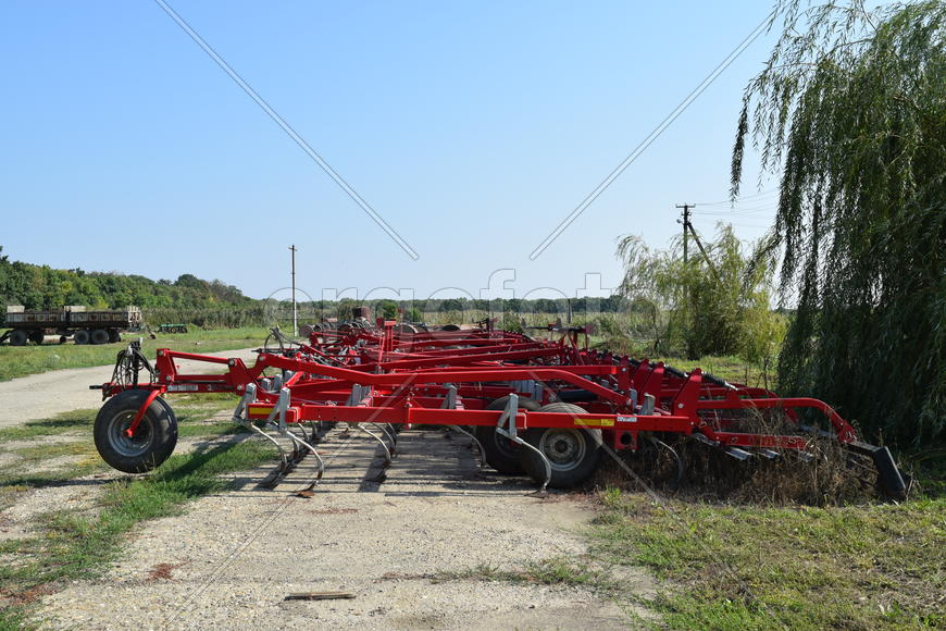 Trailer Hitch for tractors and combines. Trailers for agricultural machinery.