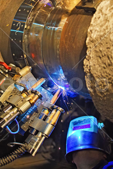 Butt welding underwater pipeline using automatic equipment. Mobile system for welding pipelines