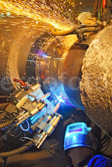 Butt welding underwater pipeline using automatic equipment. Mobile system for welding pipelines