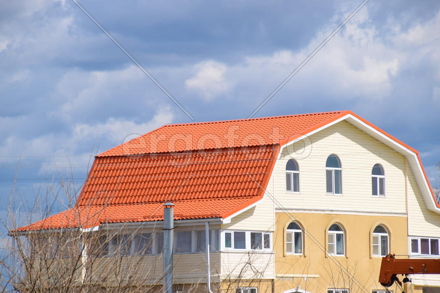 The roof of corrugated sheet on the houses. 