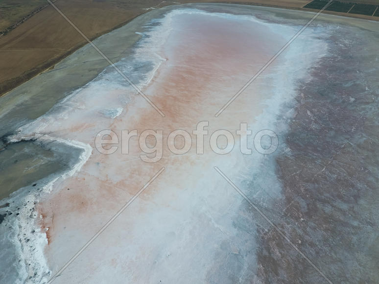 Озеро на Азовском побережье бывшего лимана. Вид сверху