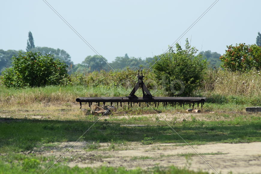 Trailer Hitch for tractors and combines. Trailers for agricultural machinery.