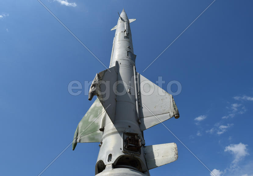 Музейный экземпляр самолета. Памятник самолет-истребитель. Военный Музей Хилл.