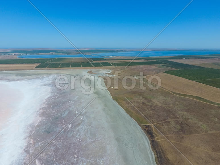 Озеро на Азовском побережье бывшего лимана. Вид сверху