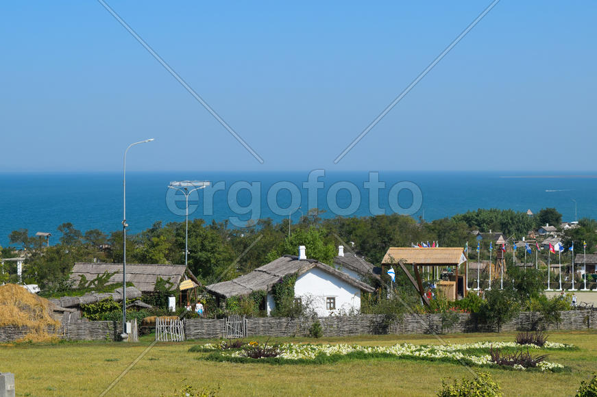 Музей Атамань. деревня и вид на море с высоты холма.