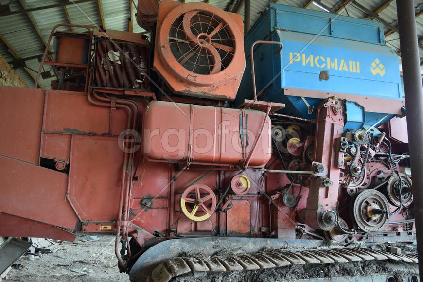 Combine harvester. Agricultural machinery for harvesting from the fields.