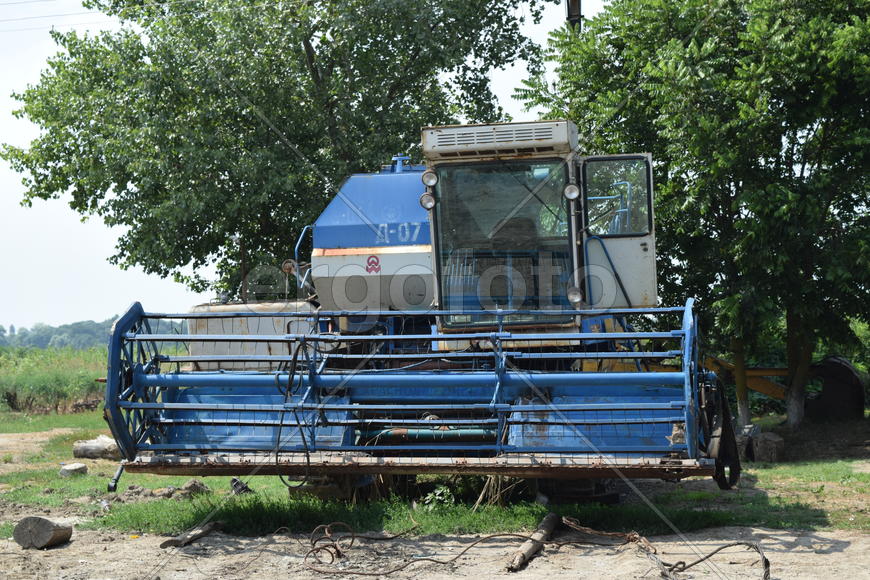 Combine harvester. Agricultural machinery for harvesting from the fields.