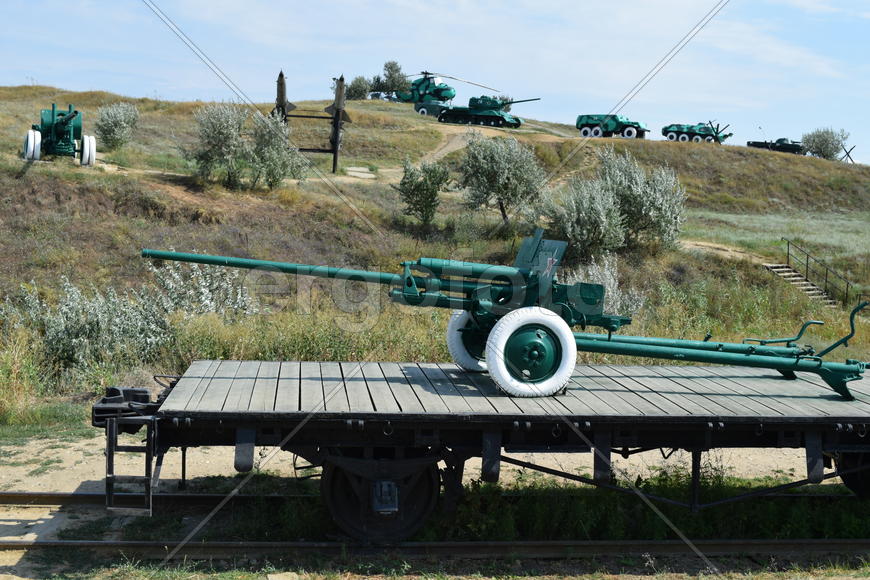 Артиллерийское орудие в музее под открытым небом.