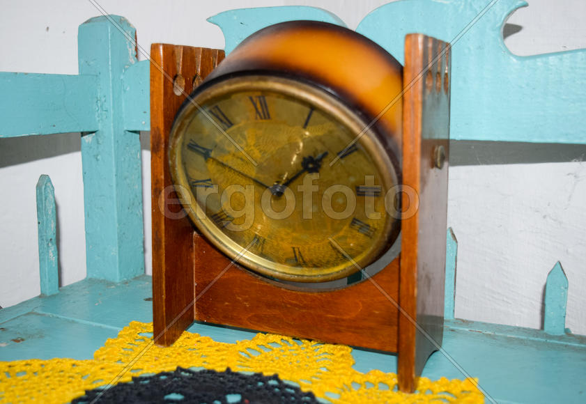 Античные старинные часы. Часы начала двадцатого века.