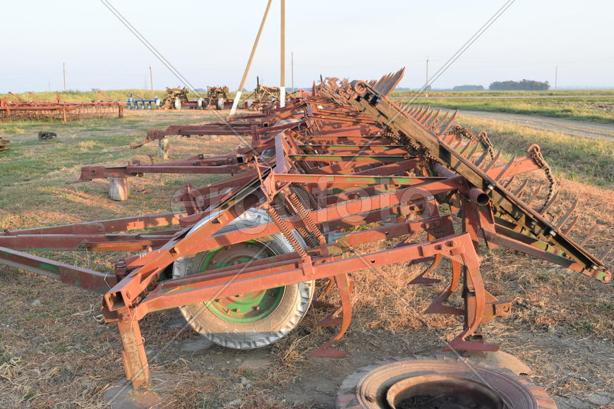 Trailer Hitch for tractors and combines. Trailers for agricultural machinery.