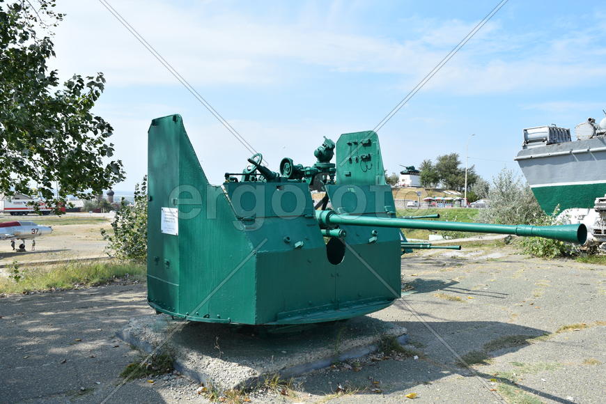 Зенитные орудия. Музей под открытым небом.