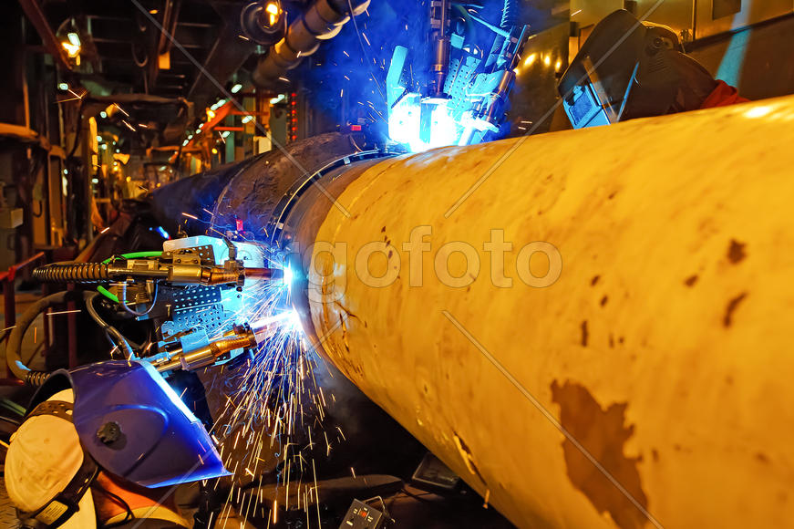 Butt welding underwater pipeline using automatic equipment. Mobile system for welding pipelines