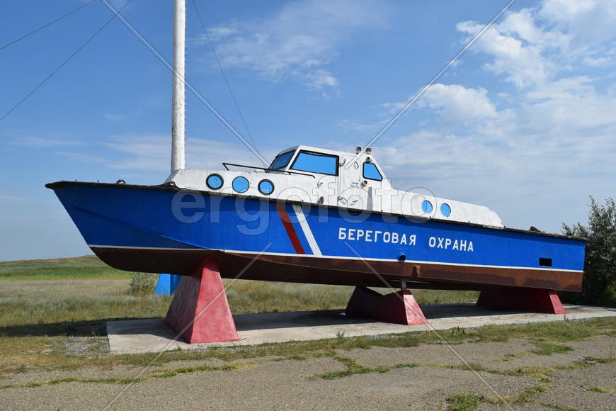 Корабль на суше в музее под открытым небом