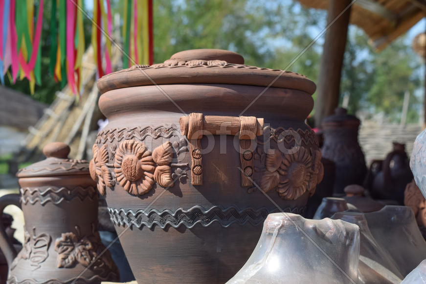 Орнаментированные горшки, сделанные из глины
