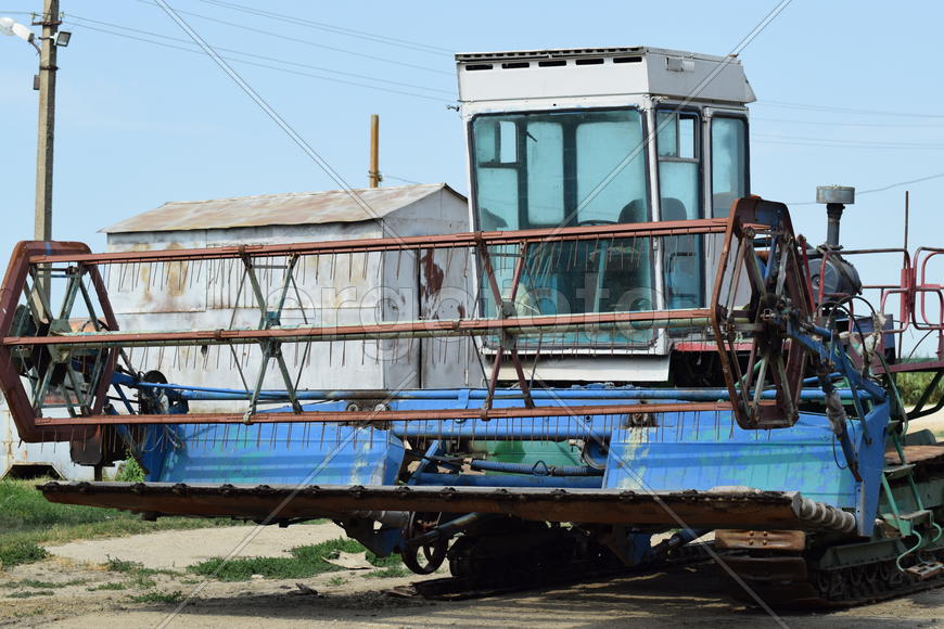 Combine harvester. Agricultural machinery for harvesting from the fields.