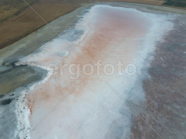 Озеро на Азовском побережье бывшего лимана. Вид сверху