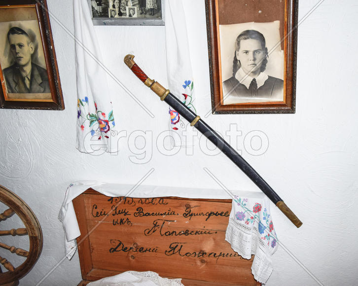 Стена с изображением казаков и именная сабля 