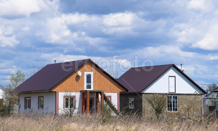 The roof of corrugated sheet on the houses. 