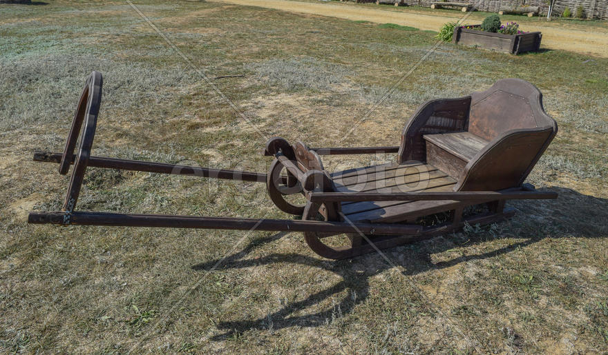 Деревянные сани для молодых лошадей. 