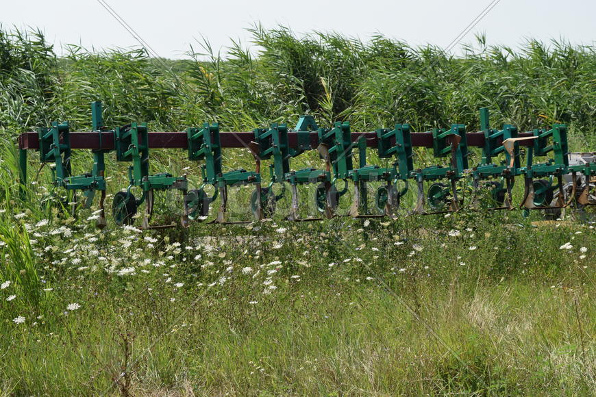 Trailer Hitch for tractors and combines. Trailers for agricultural machinery.