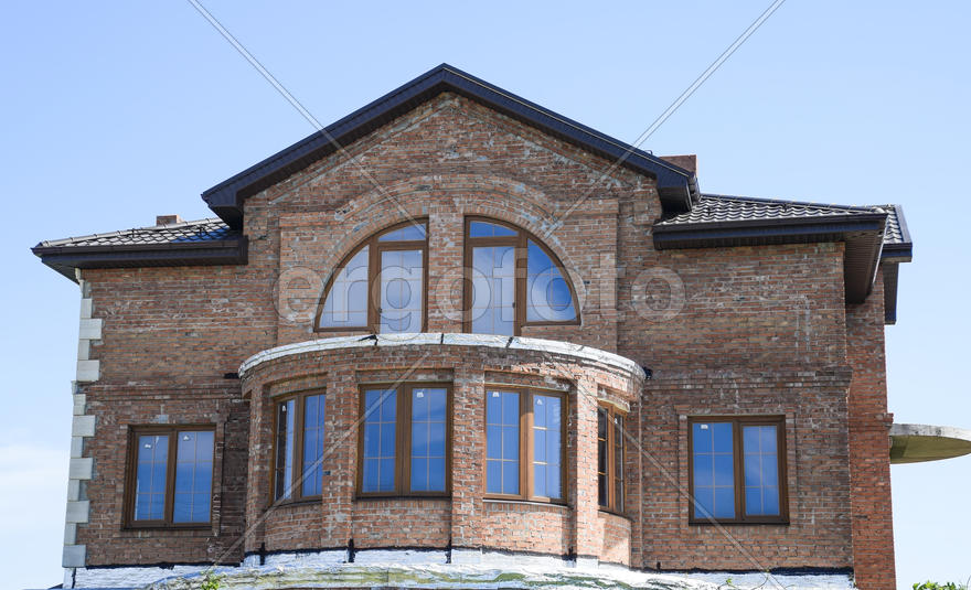 The house is made of brick with metal profile roof. Stucco house with plastic windows.