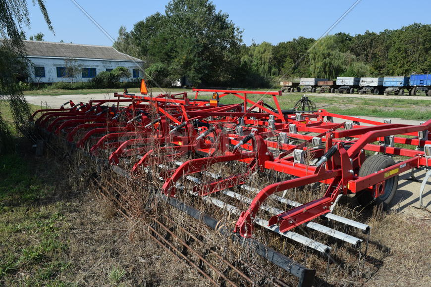 Trailer Hitch for tractors and combines. Trailers for agricultural machinery.