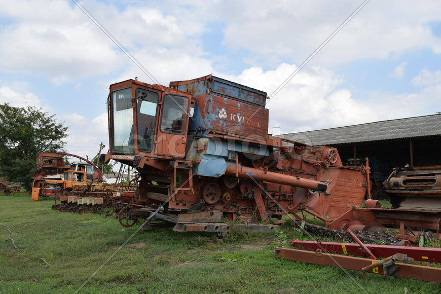 Combine harvester. Agricultural machinery for harvesting from the fields.