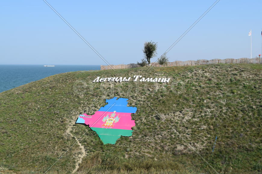 Символ атаманов и контуры Краснодарского края на холме.