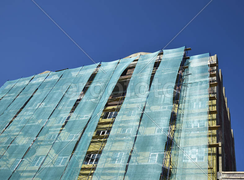 Safety net in the newly built high-rise building.