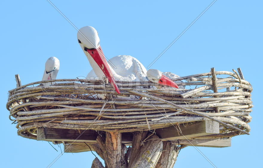 Керамическое гнездо с аистом 