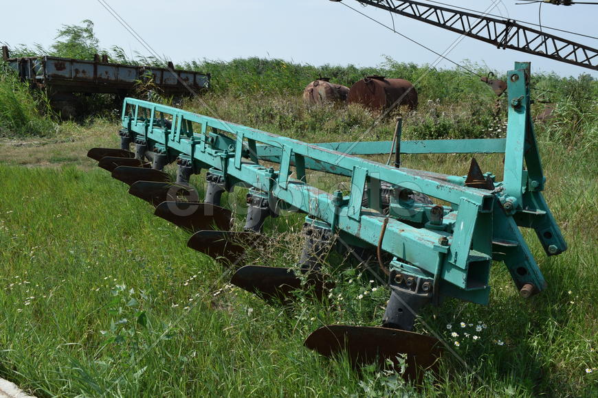 Trailer Hitch for tractors and combines. Trailers for agricultural machinery.