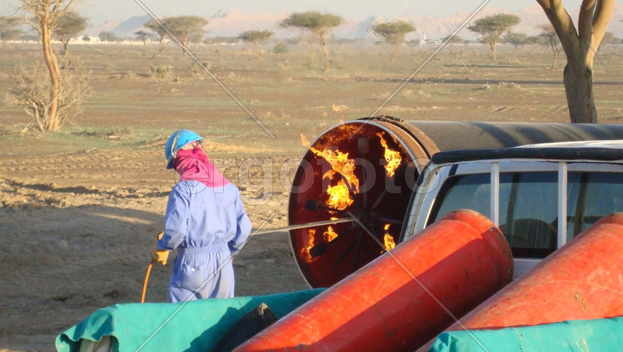 Calcinating of a site of the pipeline before welding. Cleaning of a surface of zagryadneniye